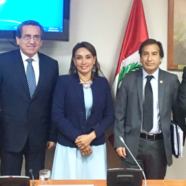 Multi-part working group in charge of elaborating an electoral reform proposal. From left to right: Gilber Violeta (Peruanos Por el Kambio); Jorge del Castillo (Partido Aprista Peruano); Patricia Donayre (delegate of Fuerza Popular and President of the working group); Mario Canzio (Frente Amplio); and Percy Medina, Head of Mission, International IDEA Peru. Photo credit: International IDEA