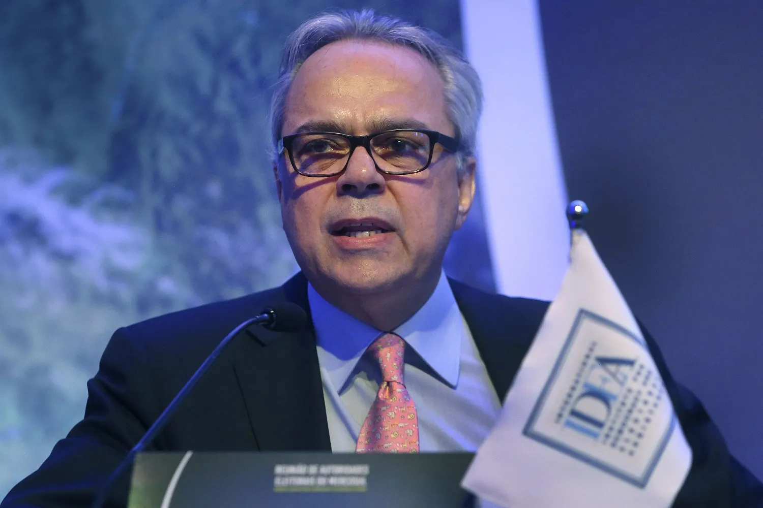 Dr Daniel Zovatto, Director Regional de IDEA Internacional para América Latina y el Caribe, durante su intervención en el seminario “El desafío del financiamiento político en la Argentina y en Córdoba”.