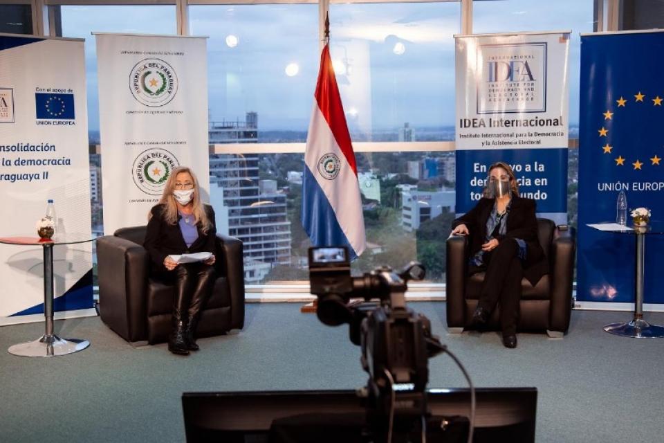 Senator Mirta Gusinky (l), Chair of the Equity and Gender Commission of the Paraguayan Senate; and Lourdes González-Prieto (r), Head of International IDEA’s Paraguay Programme, during an online round-table on violence against women in politics, held in September 2020.