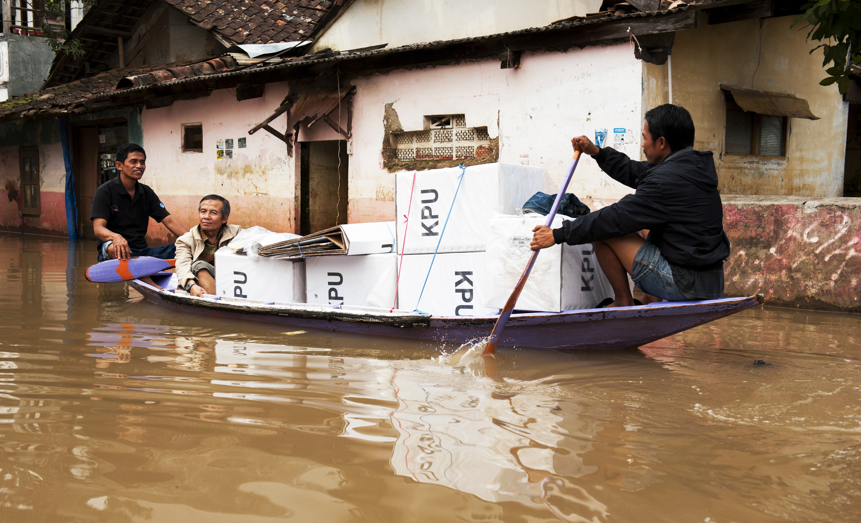 Indonesian election officials transport ballot boxes from polling stations on a boat as they wade through flood water in Bandung, West Java, Indonesia, 18 April 2019. Credit: EPA-EFE/IQBAL KUSUMADIREZZA