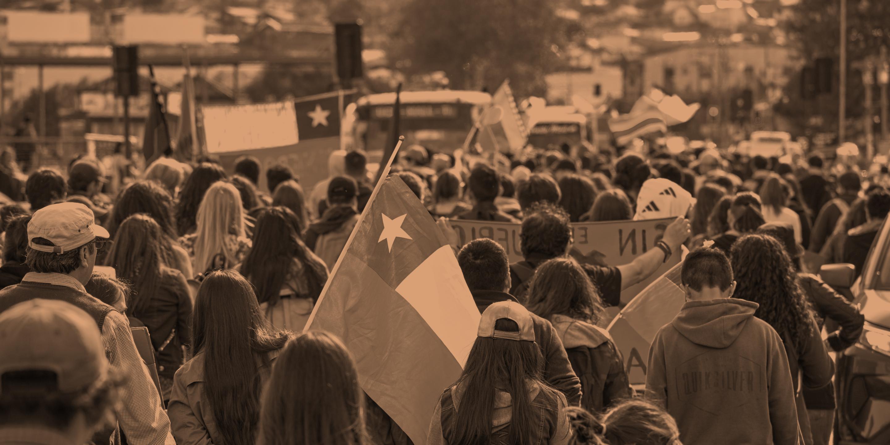Protesters with chilean flag