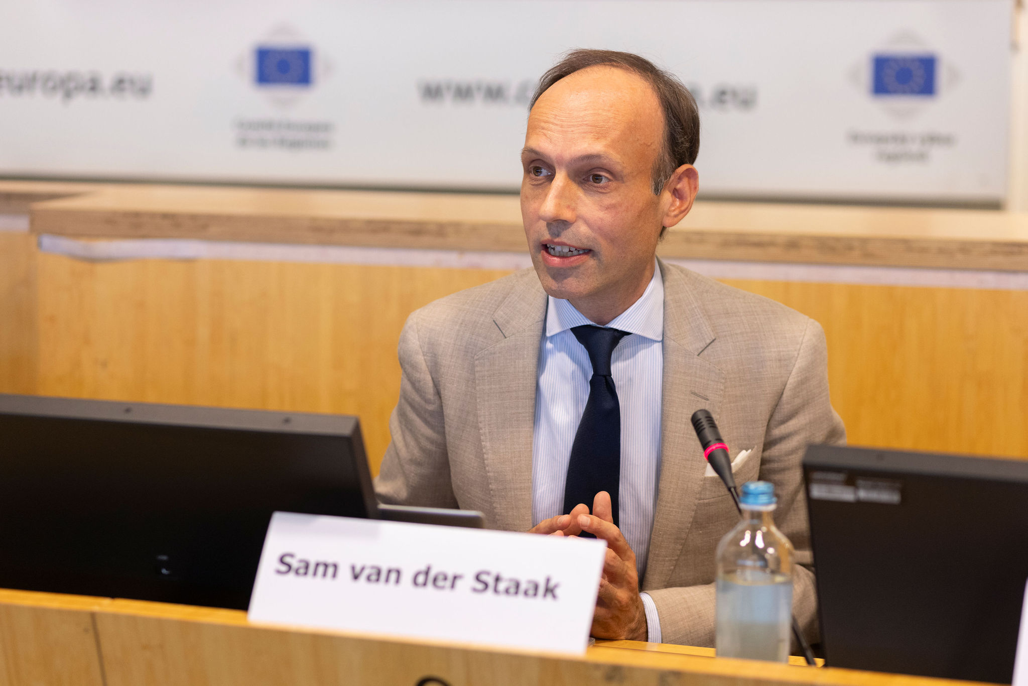 “The EU is strongest when its Members collaborate and when it is united in its geopolitical might. But as soon as the EU separates its geopolitical interests from its values, it cannot play its geopolitical weight.”, Sam van der Staak, Director for Europe of International IDEA.