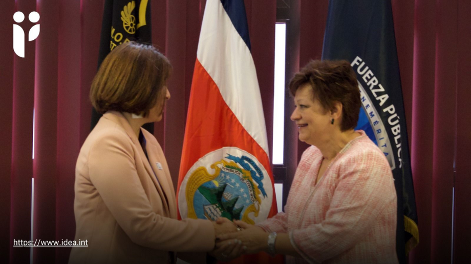 Marcela Ríos Tobar, Directora Regional para América Latina y el Caribe y Eugenia María Zamora, Magistrada Presidenta del Tribunal Supremo de Elecciones.