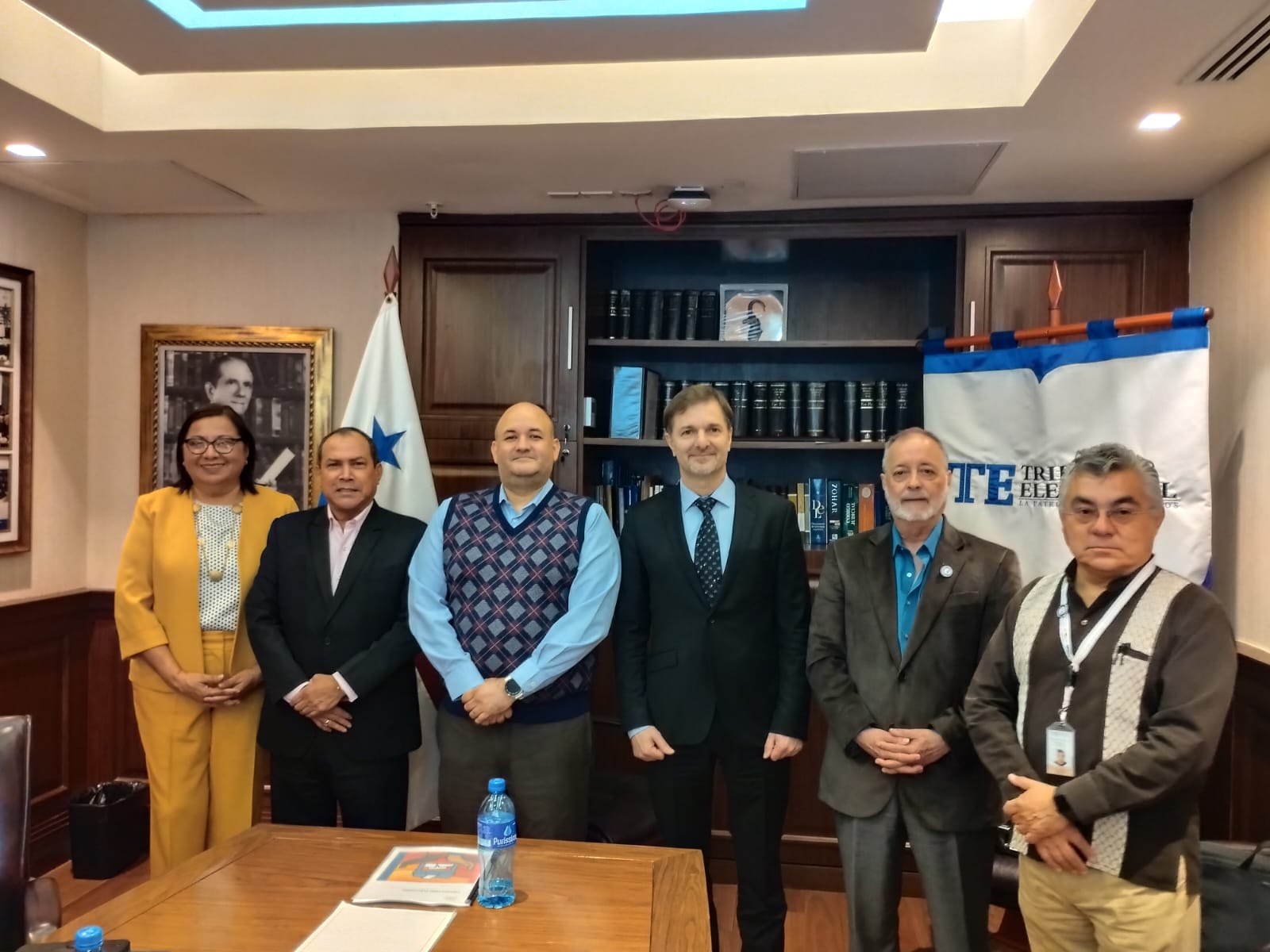 From left to right: Magistrate Yara Campo Berrío, Magistrate Luis Guerra Morales, Magistrate President Alfredo Juncá Wendehake, Specialist Sead Alihodzic, Magistrate Eduardo Valdés Escoffery, and Project Manager – Panama, Carlos González Martínez.