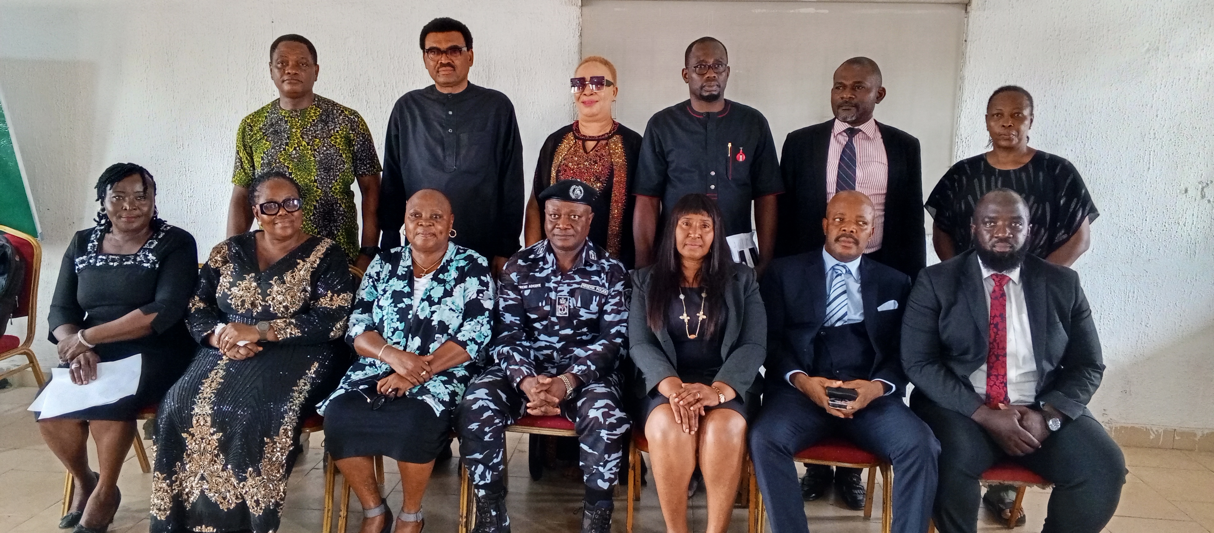 The International IDEA State Team lead, Anambra States Nigeria and other staff members of the team with the PDSS committee members in Anambra State Nigeria. Image credit: International IDEA.  