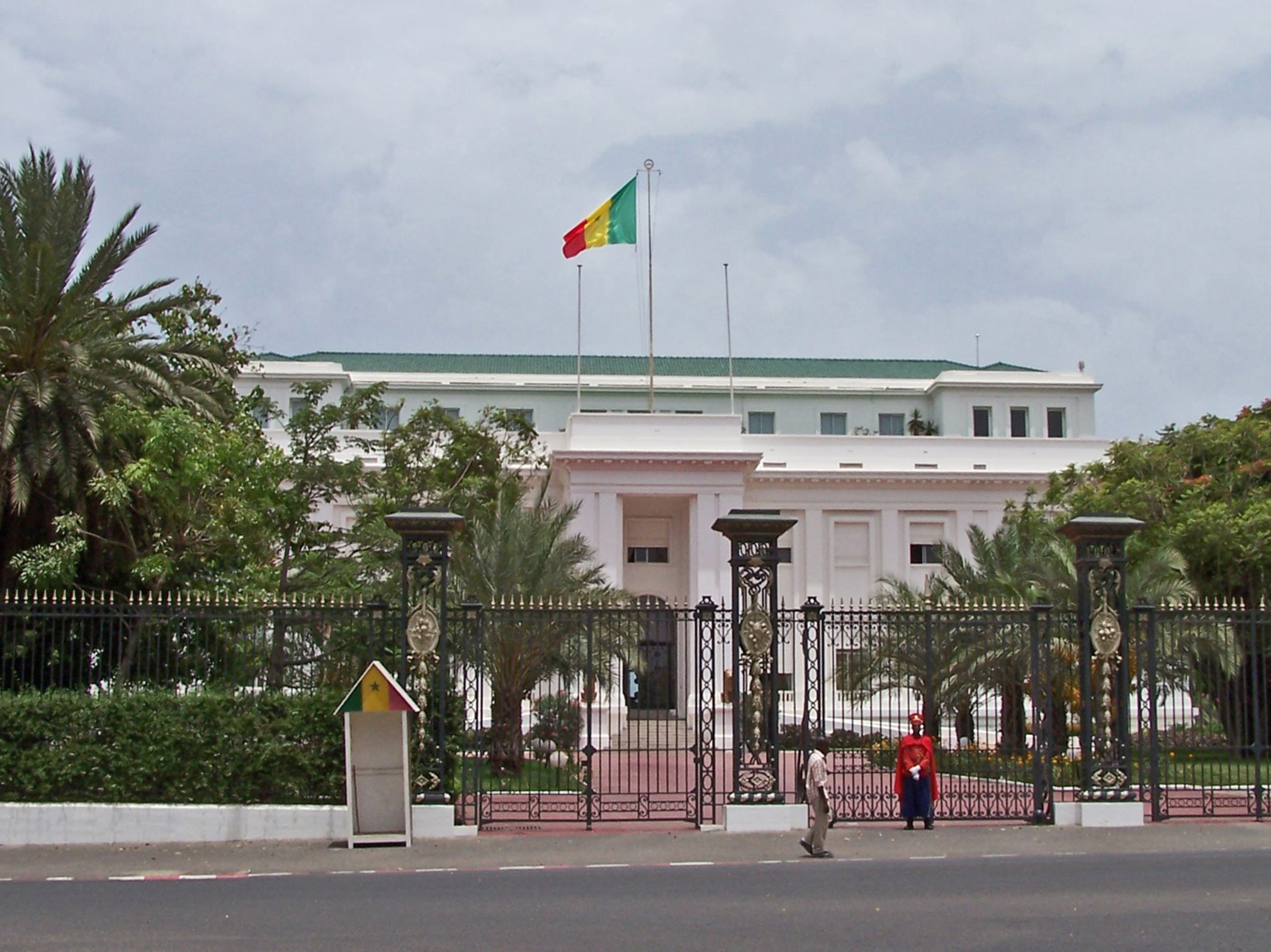 Photo credit: Bess Sadler, Wikimedia Commons, https://commons.wikimedia.org/wiki/File:Dakar-Palais_pr%C3%A9sidentiel.jpg