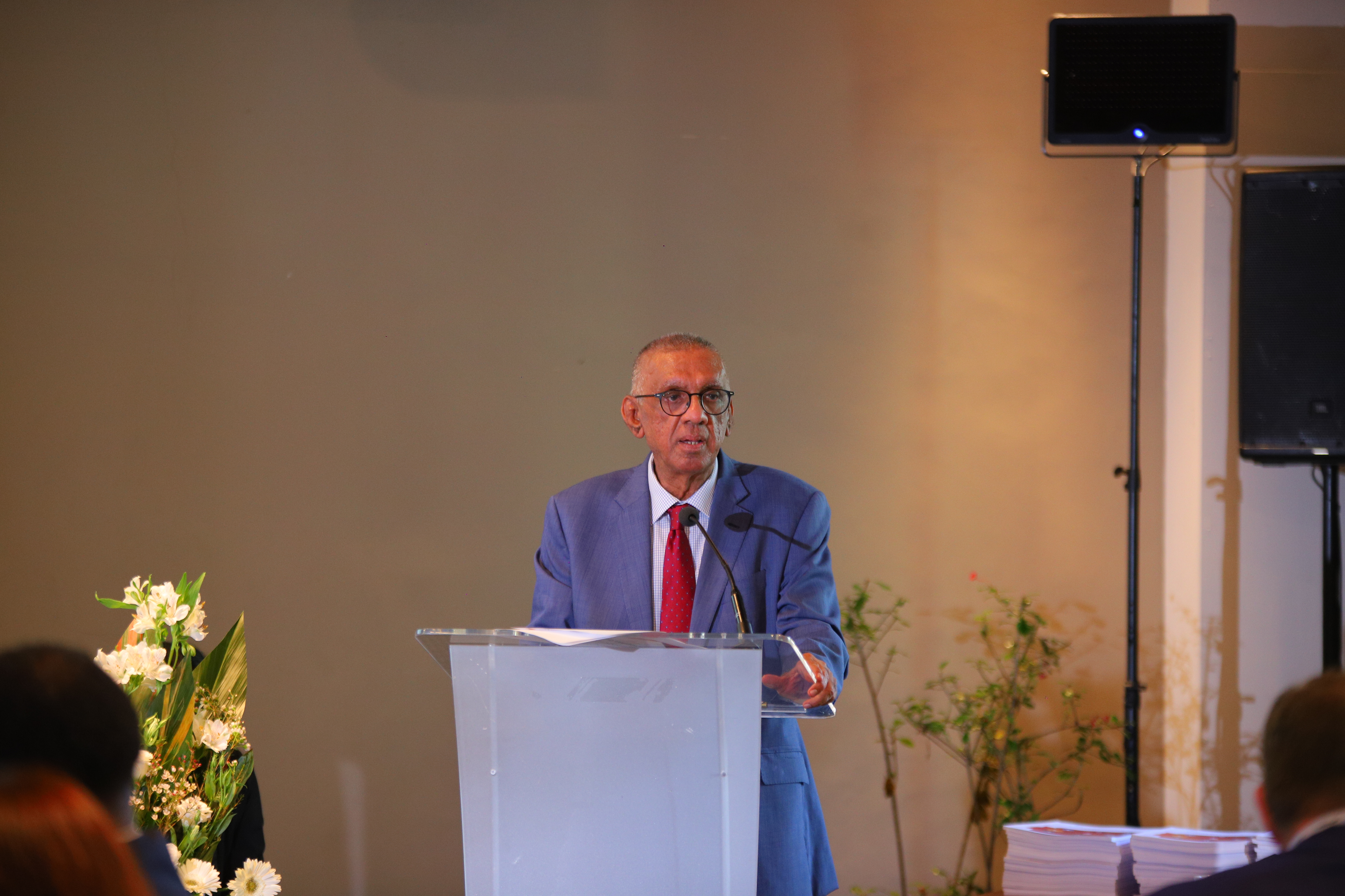Election Commissioner of Mauritius, Mr. Irfan Rahman, giving introductory remarks. Photography by Lume / International IDEA.