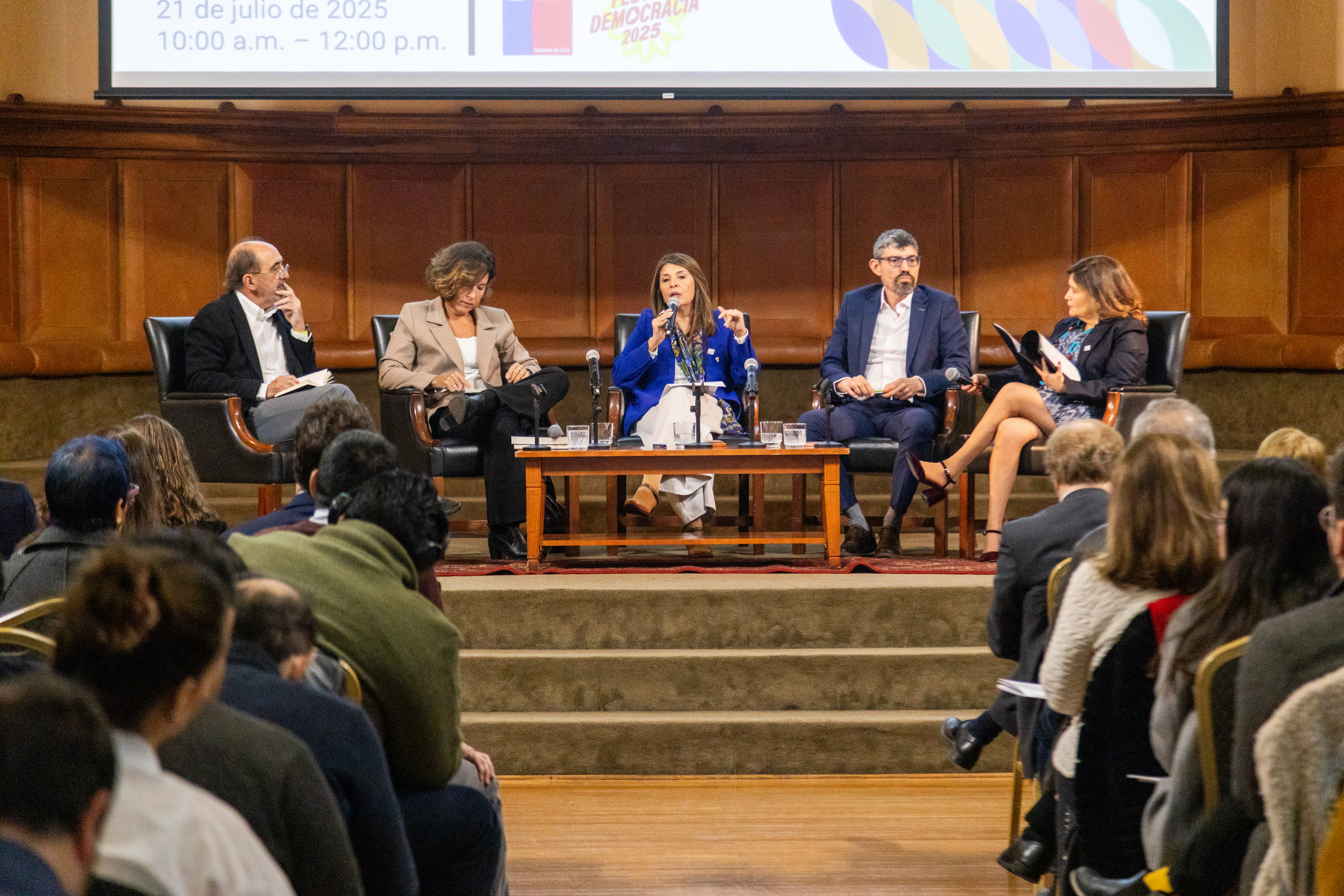 Daniel Innerarity, Daniela Campello, Marcela Ríos Tobar, Pablo Stefanoni y Alejandra Sepúlveda.