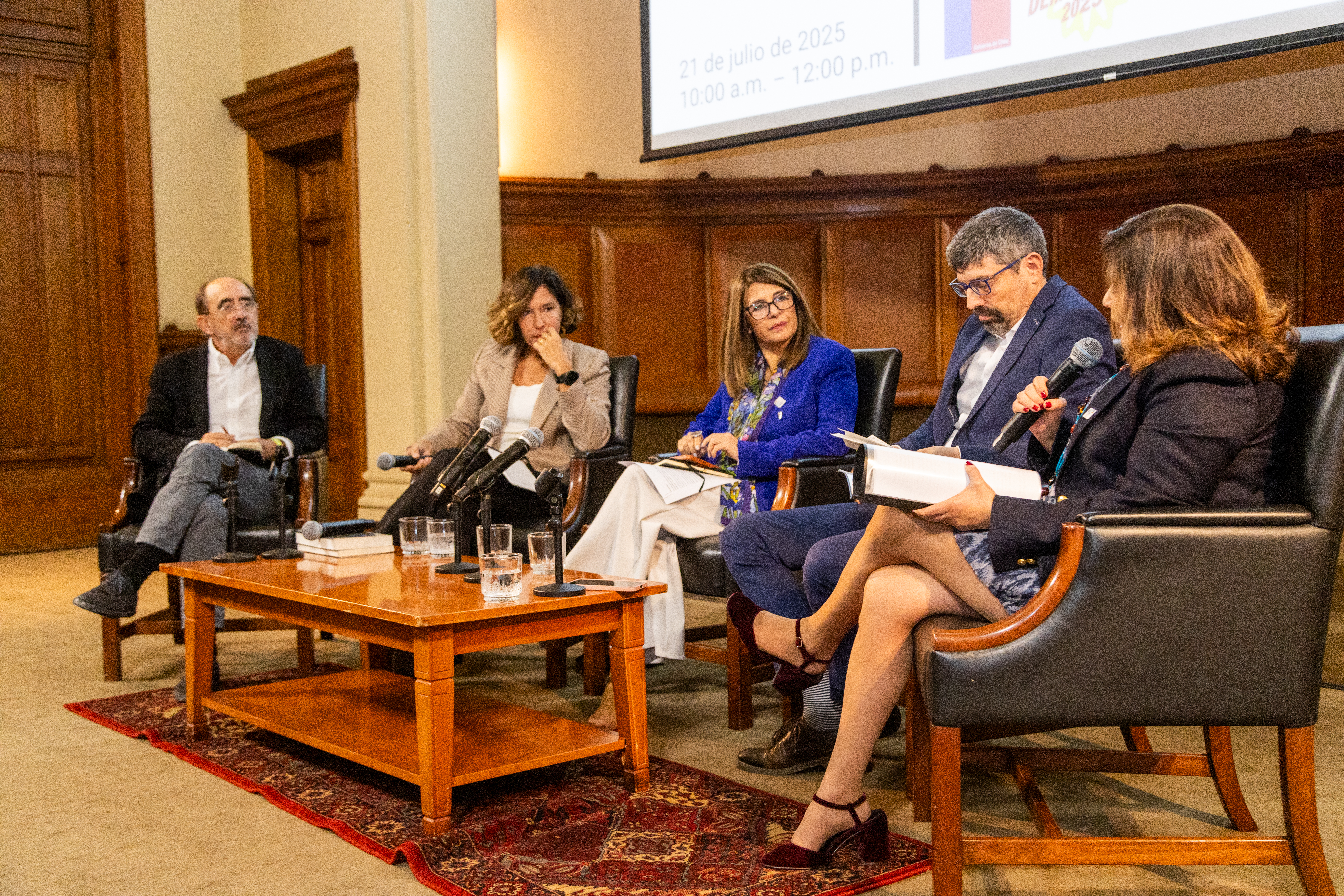 Daniel Innerarity, Daniela Campello, Marcela Ríos Tobar, Pablo Stefanoni y Alejandra Sepúlveda.