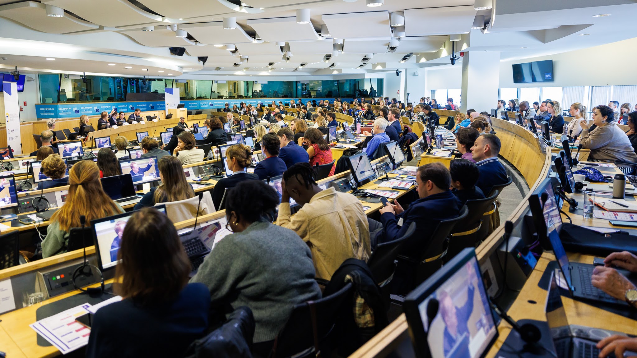Participants attend the conference ‘A World Turned Upside Down: Democracy and Inclusion in an Age of Insecurity’, held in Brussels to mark International Democracy Day, 18–19 September 2025. Credit: Cédric Puisney