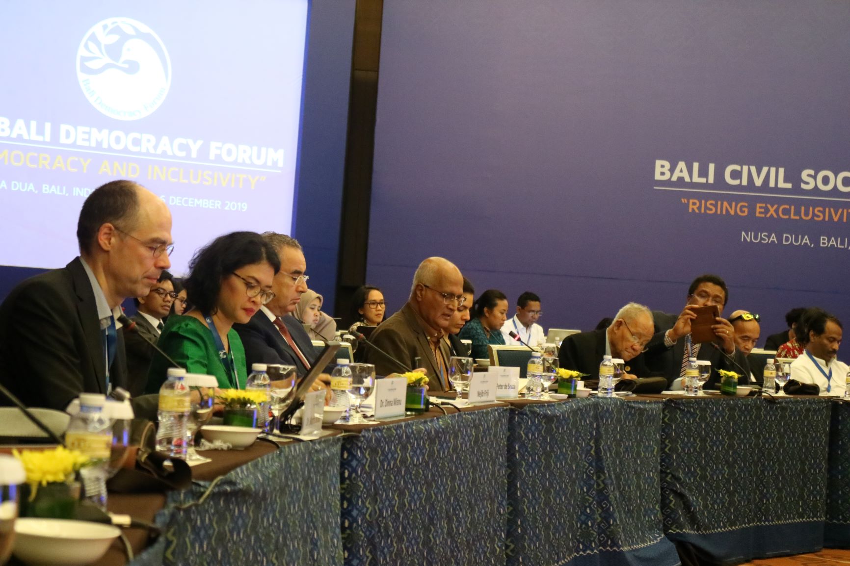 International IDEA's Martin Brusis and Prof Peter deSouza discusses the GSoD at the Bali Civil Society and Media Forum, one of the sessions at the 12th Bali Democracy Forum. Image credit: International IDEA