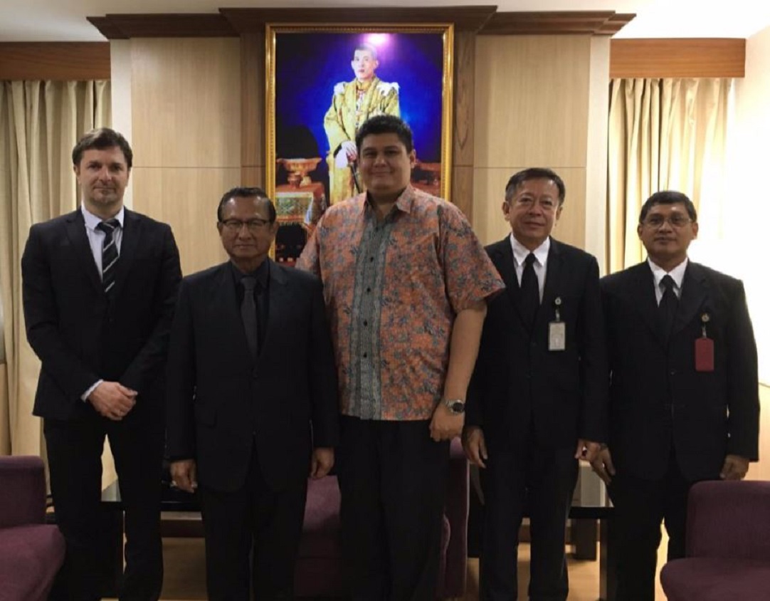 International IDEA team paid a courtesy call to Election Commission of Thailand Chairman, 22 May 2017 – from left to right: Mr Sead Alihodzic (International IDEA); Mr Supachai Somcharoen (Chairman); Mr Adhy Aman (IDEA); Police Colonel Jarungvith Pumma (Acting Secretary-General); Dr Cholaraj Phewban (Inspector-General) [Photo: International IDEA]