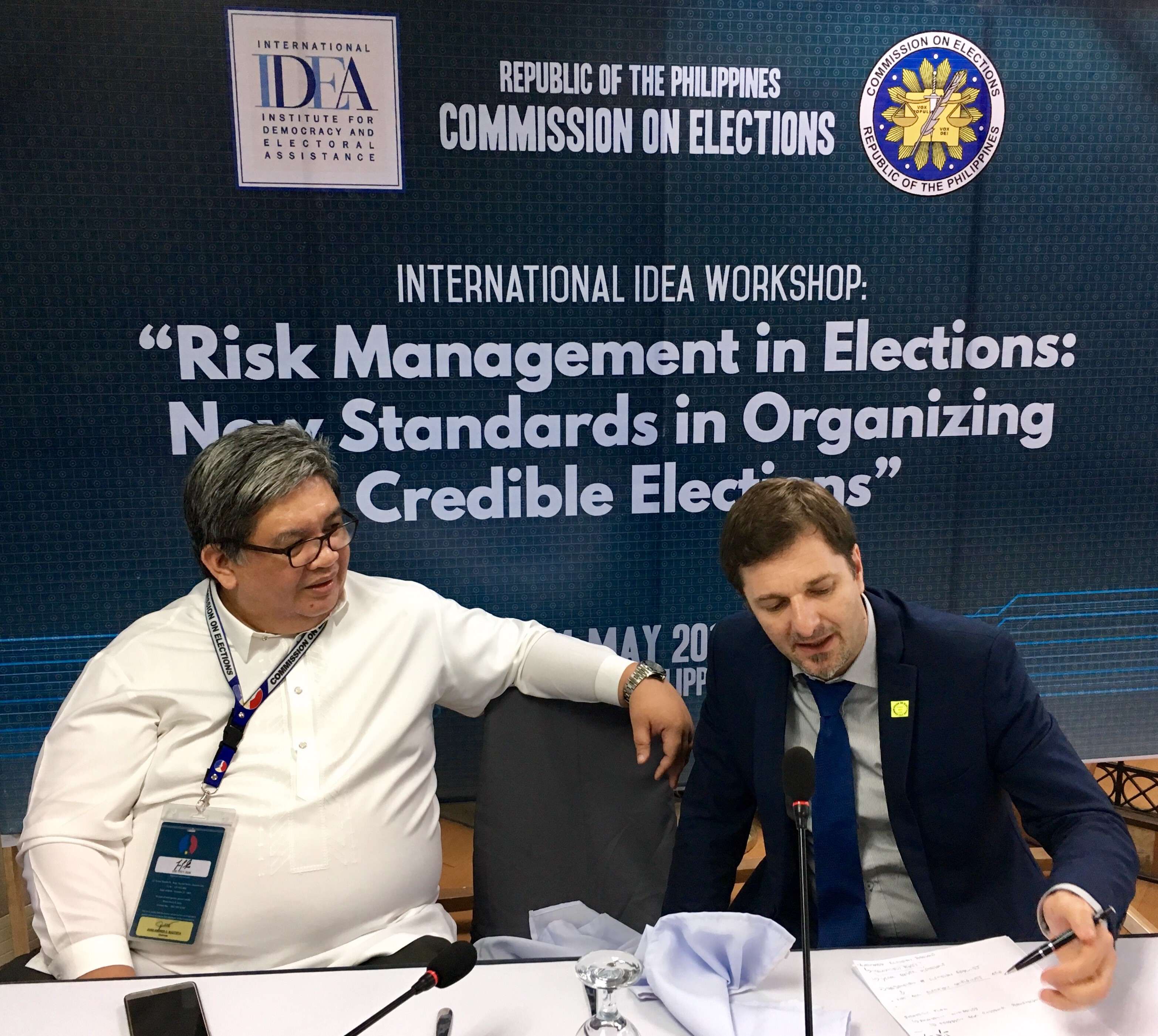 Election Commissioner Luie Tito F. Guia receiving explanation from Sead Alihodzic about incremental and comprehensive approaches towards institutionalization of ERM during a break [Photo: Adhy Aman/International IDEA]