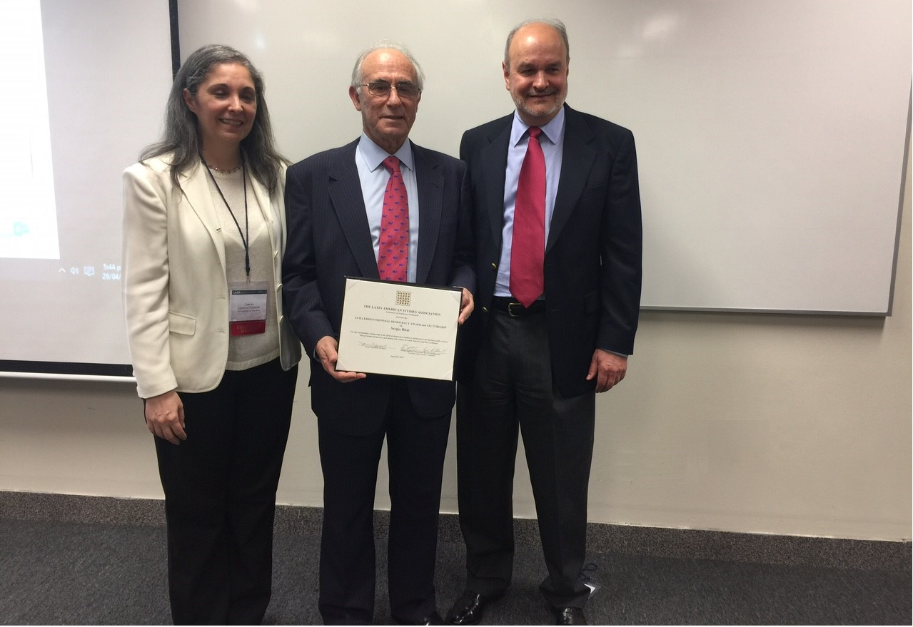 Sergio Bitar, member of the Board of Advisers of International IDEA received the Guillermo O’Donnell Award and Lectureship by the Latin American Studies Association (LASA) in Lima, Peru, on 29 April 2017. In this photo, Mr. Bitar is joined by the members of the award’s committee, Prof. Gabriela Ippolito-O'Donnell and Prof. Kevin Midlebrook. Photo credit: LASA.