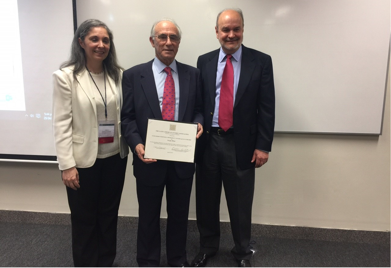 Sergio Bitar, member of the Board of Advisers of International IDEA received the Guillermo O’Donnell Award and Lectureship by the Latin American Studies Association (LASA) in Lima, Peru, on 29 April 2017. In this photo, Mr. Bitar is joined by the members of the award’s committee, Prof. Gabriela Ippolito-O'Donnell and Prof. Kevin Midlebrook. Photo credit: LASA. 