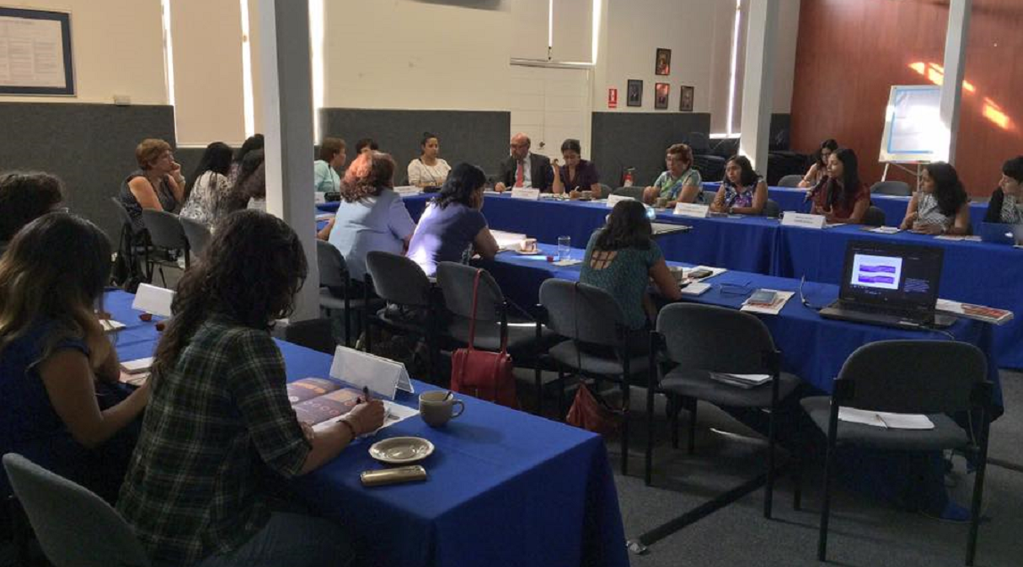 Reunión de trabajo para analizar los avances hacia la paridad. Créditos de la foto: IDEA Internacional.