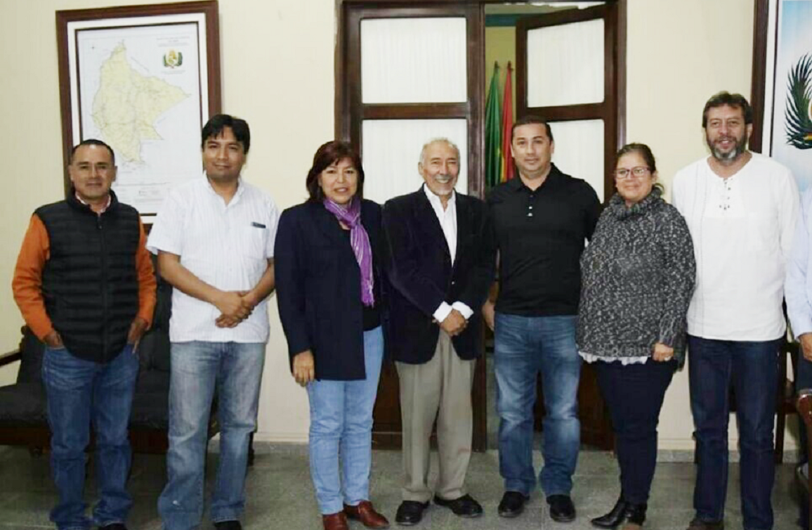 Reunión de Inicio del Proyecto “Liderazgo de las Mujeres y Fortalecimiento de la Gestión Pública Departamental”: Secretario de Planificación del Gobierno Autónomo Departamental del Beni, Wilder Molina, Consultor de IDEA Internacional, Yerko Rodríguez, Secretaria de Medio Ambiente del Gobierno Autónomo Departamental del Beni, Ingrid Zabala, Asesor Princiipal de IDEA internacional, Alfonso Ferrufino, Alex Ferrier, Oficial de Programas de IDEA Internacional, Carolina Floru y Consultor de IDEA Internacional ,