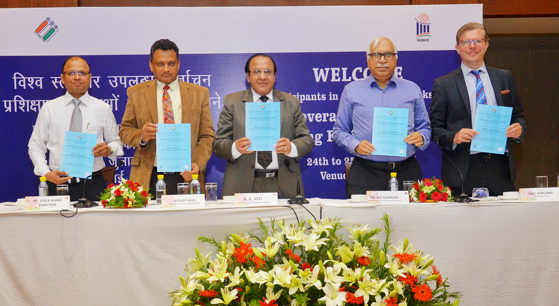 From left to right:  Vivek Khare (Director, ECI), Dr Sudeep Jain (Director-General of IIIDEM), Sh. A K Joti (Chief Election Commissioner, ECI),  SY Quraishi (Board Adviser, International IDEA), Erik Asplund (Programme Officer, International IDEA). Photo credit: ECI, India, 25 July 2017.