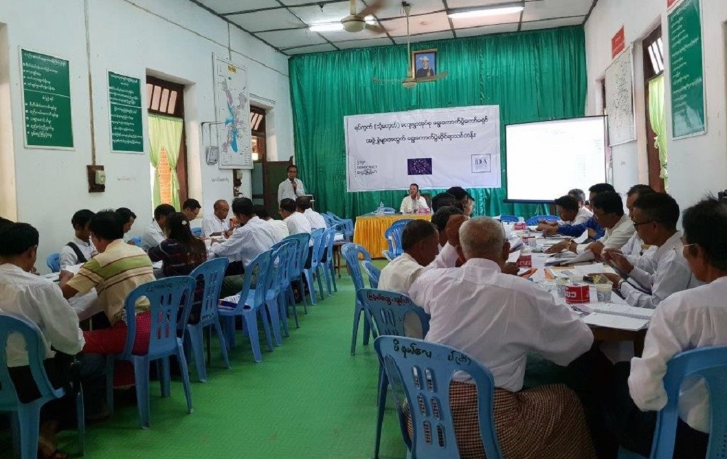 Training of sub-commission and poll workers. Image credit: International IDEA