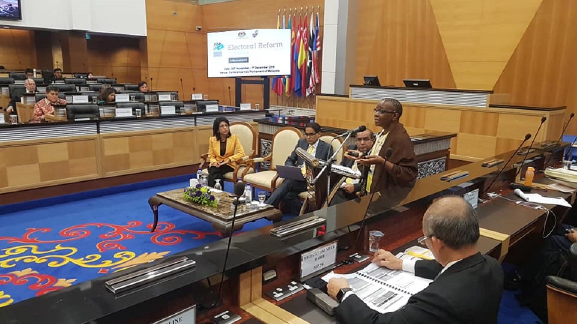 Rumbidzai Kandawasvika-Nhundhu during the roundtable discussion. Image credit: International IDEA, Antonio Spinelli.