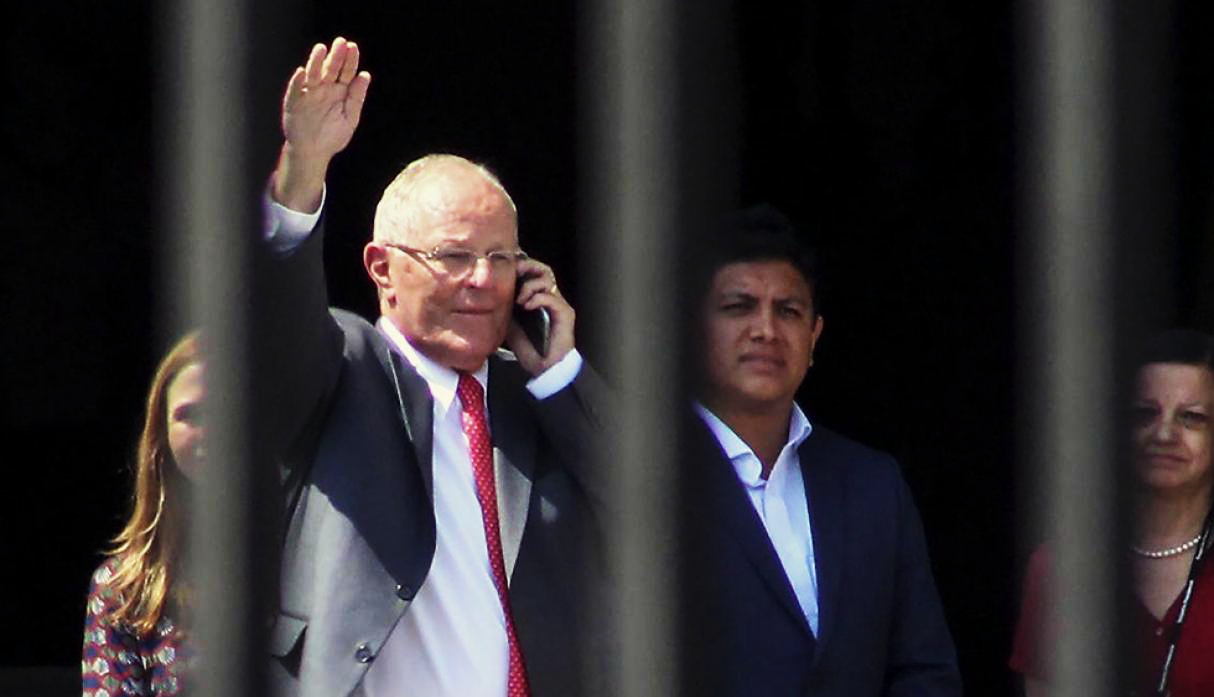 President Pedro Pablo Kuczynski resigns his position. Photo credit: Gestión.