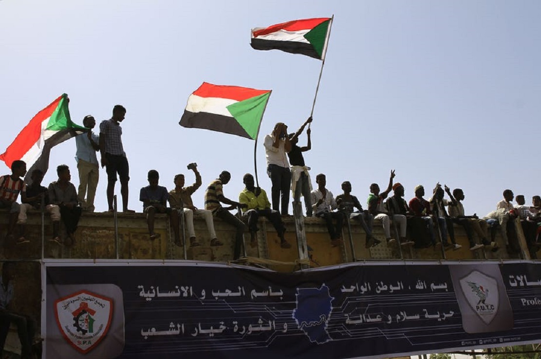 Unyielding protesters put an end to Sudanese President Omar al-Bashir’s 26-year old authoritarian rule. Image credit: EPA-EFE/Stringer