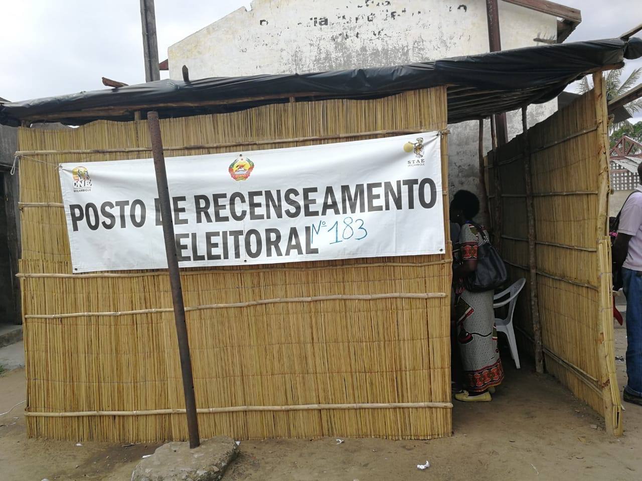 The EU-funded ‘Support to Consolidation of Democracy in Mozambique Programme’ worked with citizen voter registration officials, who created voter cards in rural conditions. Photo credit: International IDEA