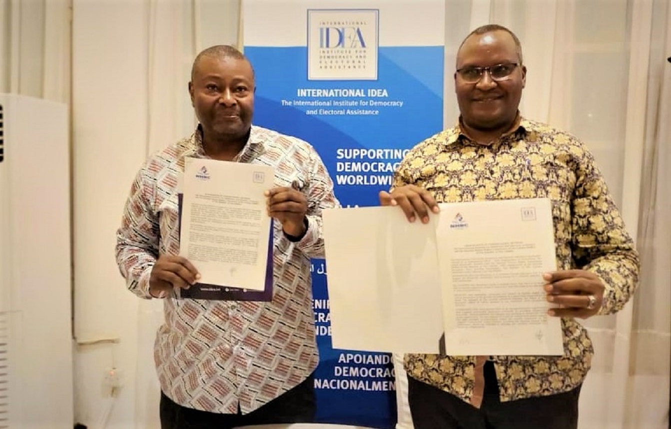 Mr Emmanuel Daniel Joof, Chairperson of the Gambian NHRC and Roba Sharamo, International IDEA's Regional Director for Africa and West Asia. Image credit: International IDEA.