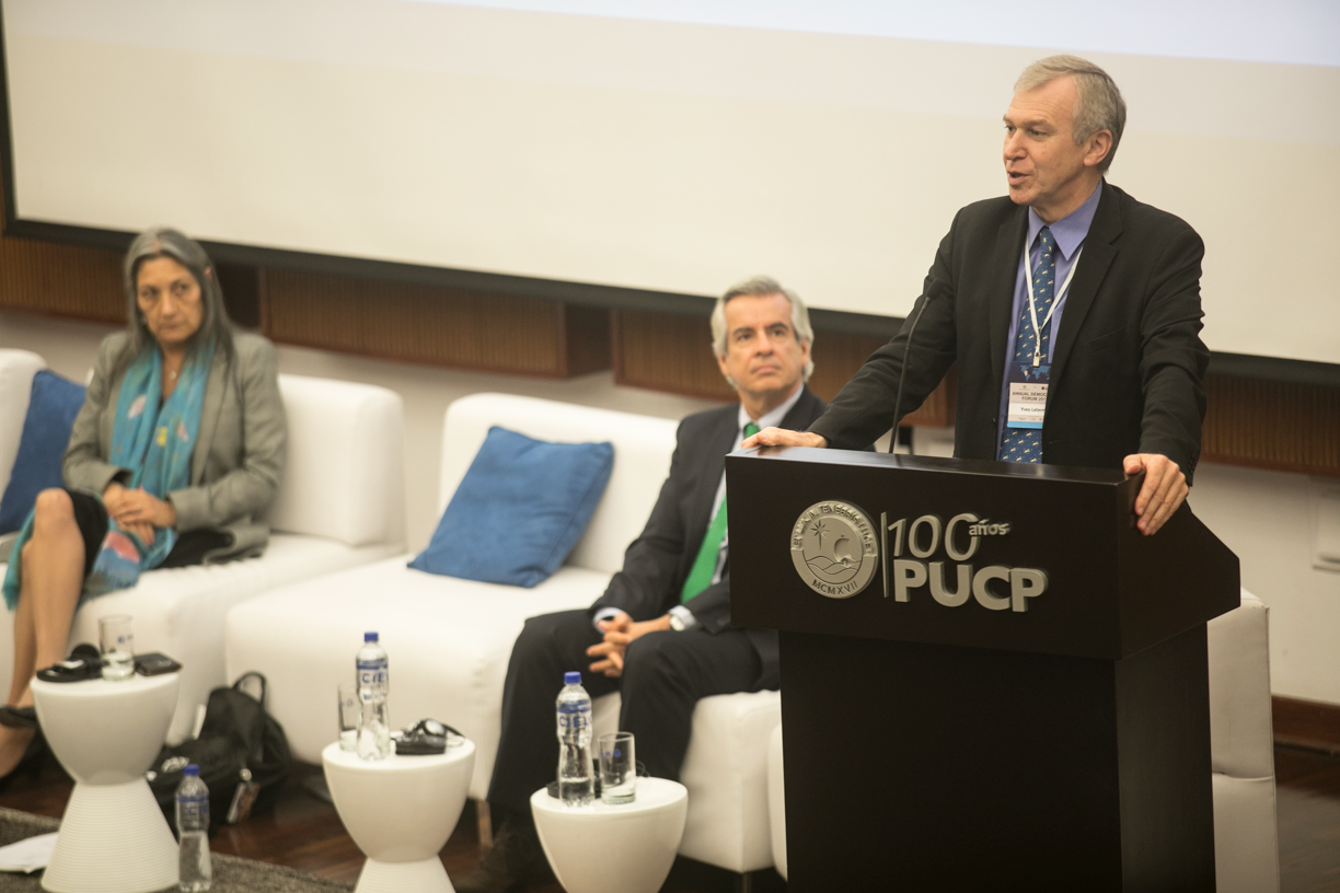 International IDEA Secretary-General Yves Leterme presenting at the Annual Democracy Forum in Lima, Peru, 21 November 2017. Photo credit: Yael Rojas.
