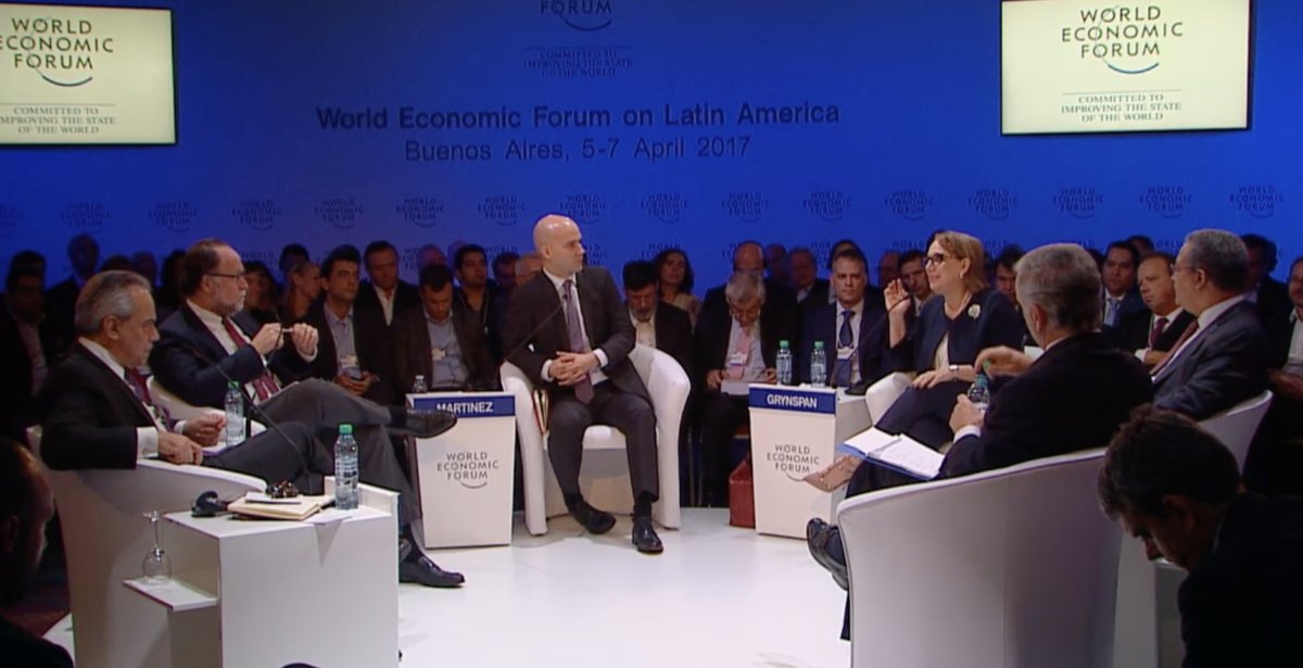 Panel de debate en el Foro Económico Mundial sobre América Latina 2017 en Argentina. Crédito foto: Foro Económico Mundial