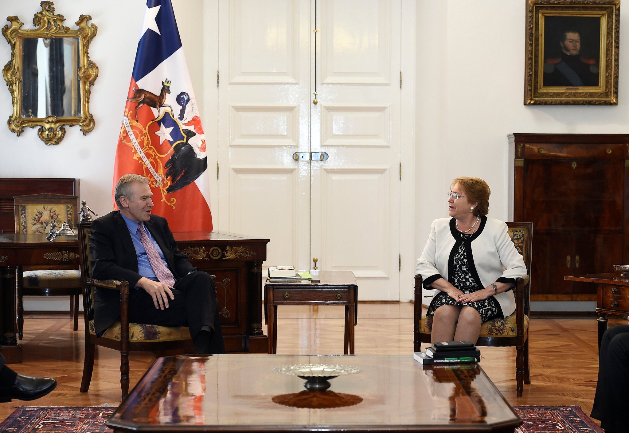 International IDEA's Secretary-General Yves Leterme is received by the President of Chile Michelle Bachelet