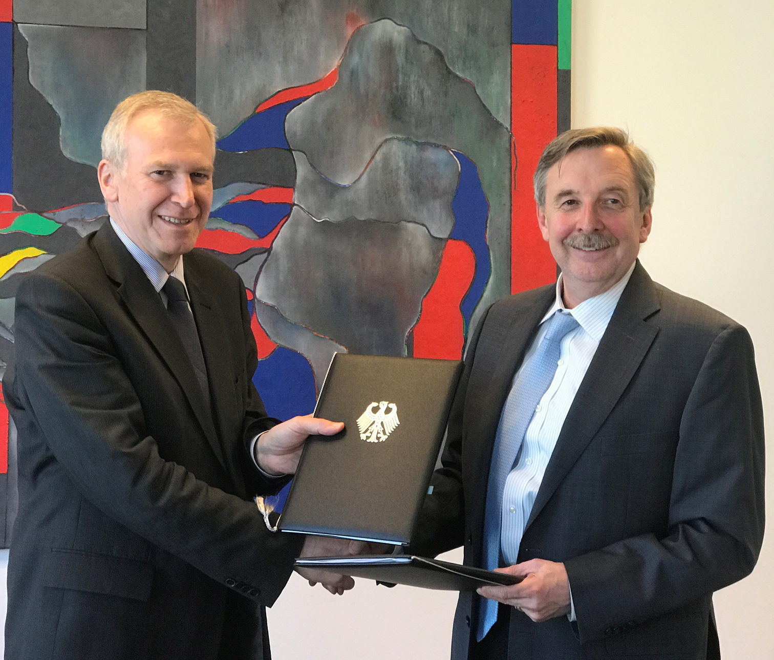 Hans-Jürgen Heimsoeth, German Ambassador to Sweden and Yves Leterme, Secretary-General of International IDEA, signed an agreement to work together on Yemen.