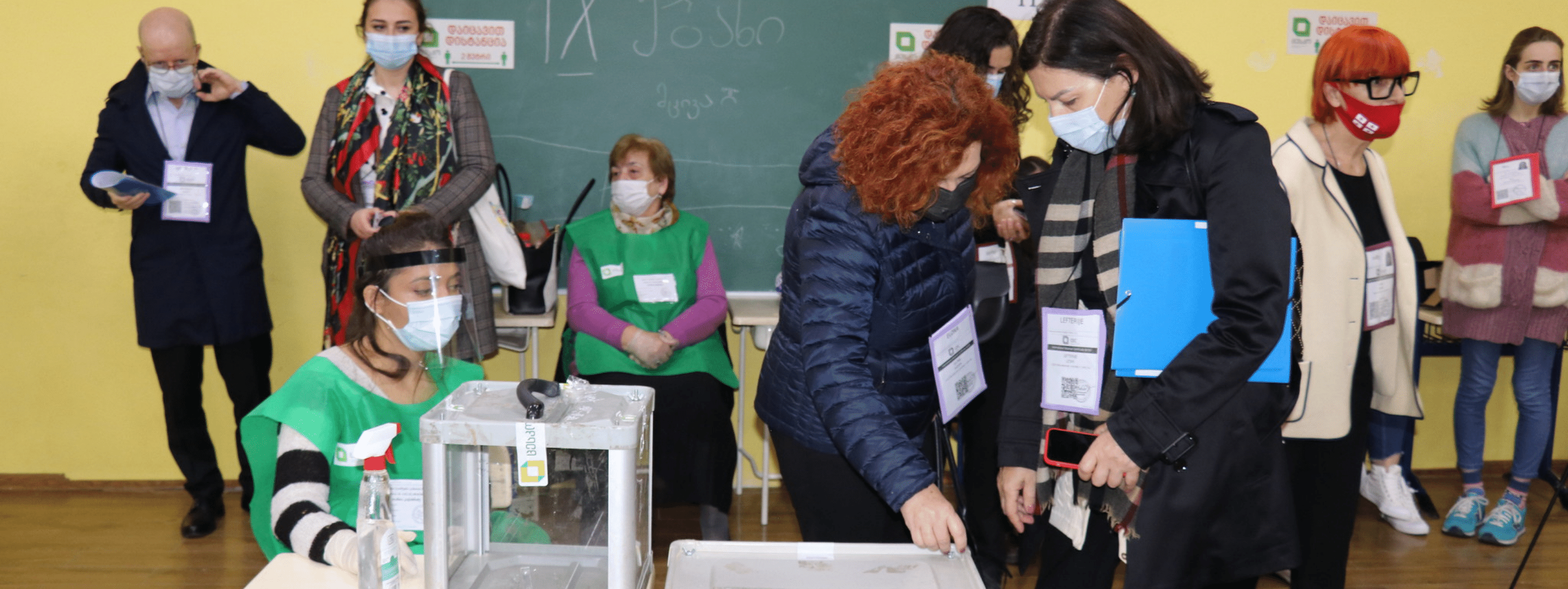 Leader of the OSCE election mission Elona Gjebrea Hoxha observing in a polling station in Tbilisi, Georgia in October 2020. (OSCE Parliamentary Assembly/CC BY-SA 2.0)