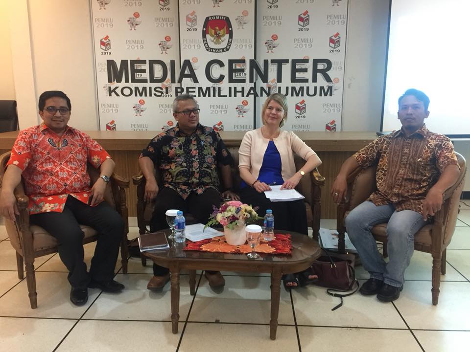From left: Philips Vermonte, Arief Budiman, Leena Rikkila Tamang and Kholilullah Pasaribu of Perludem at the KPU Media Centre, 9 December 2017. Photo credit: International IDEA.