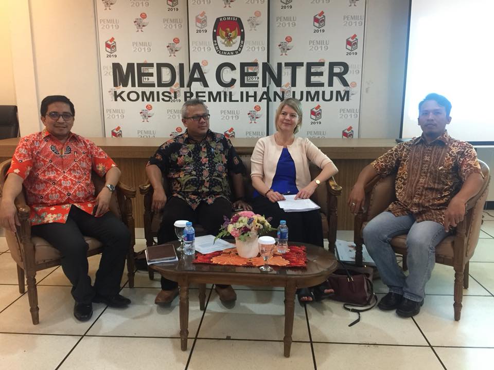 From left: Philips Vermonte, Arief Budiman, Leena Rikkila Tamang and Kholilullah Pasaribu of Perludem at the KPU Media Centre, 9 December 2017. Photo credit: International IDEA. 