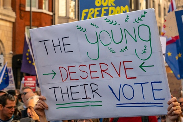 a photo of a demonstration on voting