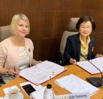 From left: Leena Rikkila Tamang and Gasinee Wittonchart sign the MoU. Image credit: International IDEA