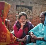 A Coherence Programme mentor talking to female Executive Members of Aurahi, rural municipality province. Credits of the image: International IDEA.