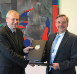 Hans-Jürgen Heimsoeth, German Ambassador to Sweden and Yves Leterme, Secretary-General of International IDEA, signed an agreement to work together on Yemen.