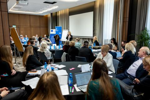 participants-group-discussion-strategic-session
