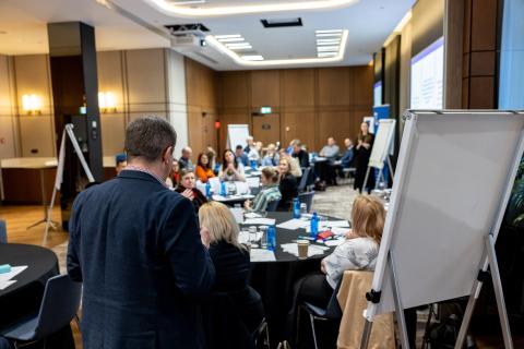 participants-group-discussion-strategic-session