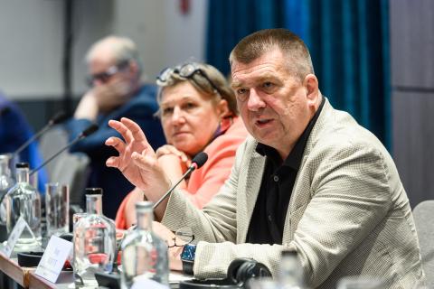from-left-to-right-tetiana-bibik-project-manager-for-ukraine-at-international-idea-and-ihor-kogut-co-founder-of-the-ukrainian-parliamentary-institute-upi