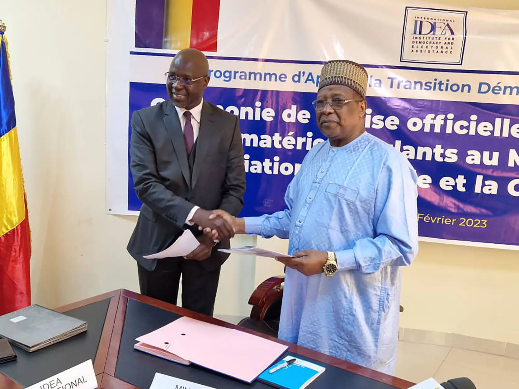 Handshake between the Minister for National Reconciliation and the Head of the International IDEA Chad's Programme