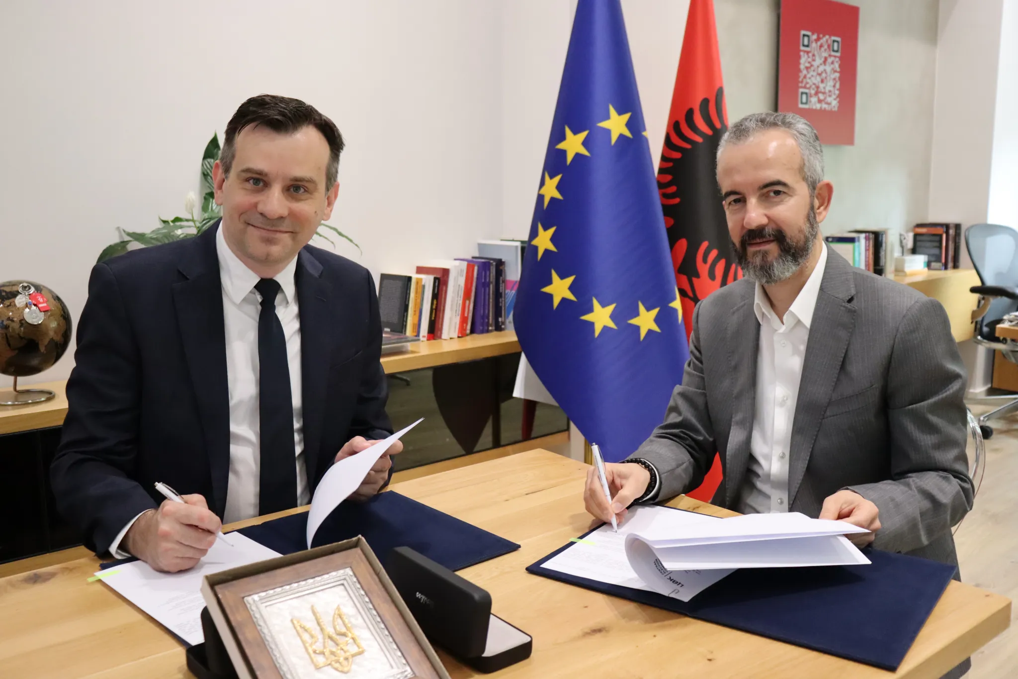 Mr. Oleh Didenko, Chairperson of the Central Election Commission of Ukraine and Mr. Ilirjan Celibashi, the State Election Commissioner of Albania, signing the Memorandum of Understanding.