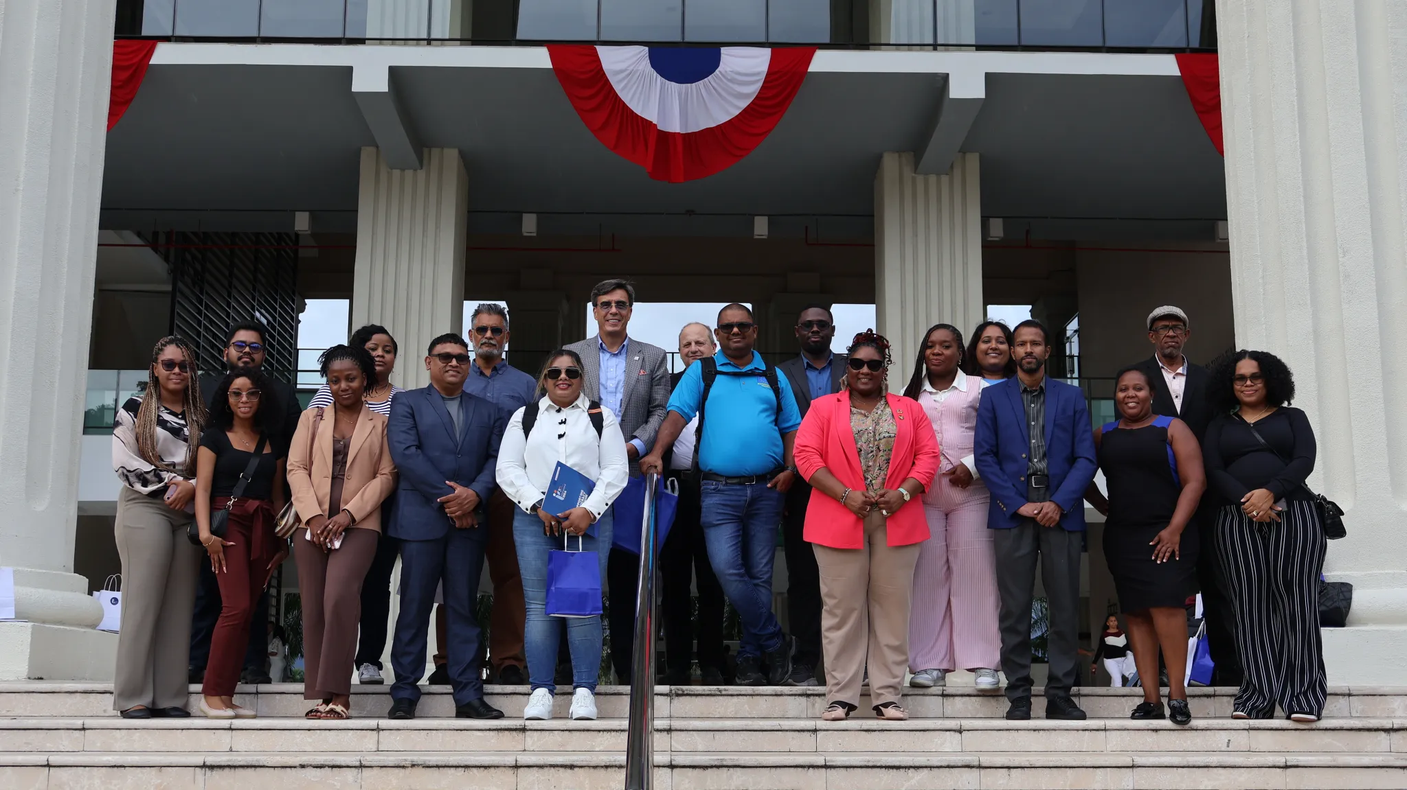 Periodistas de Guyana junto al equipo de IDEA Internacional, GECOM y Unión Europea durante su visita al Tribunal Electoral de Panamá