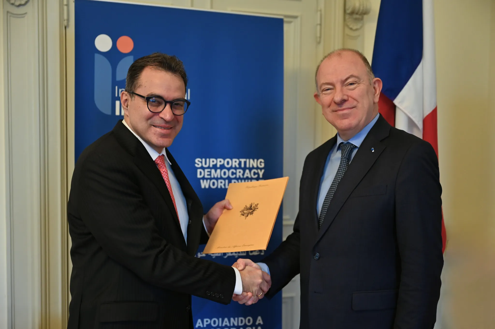 Dr. Kevin Casas-Zamora, Secretary-General of International IDEA and Thierry Carlier, Ambassador of France in Sweden