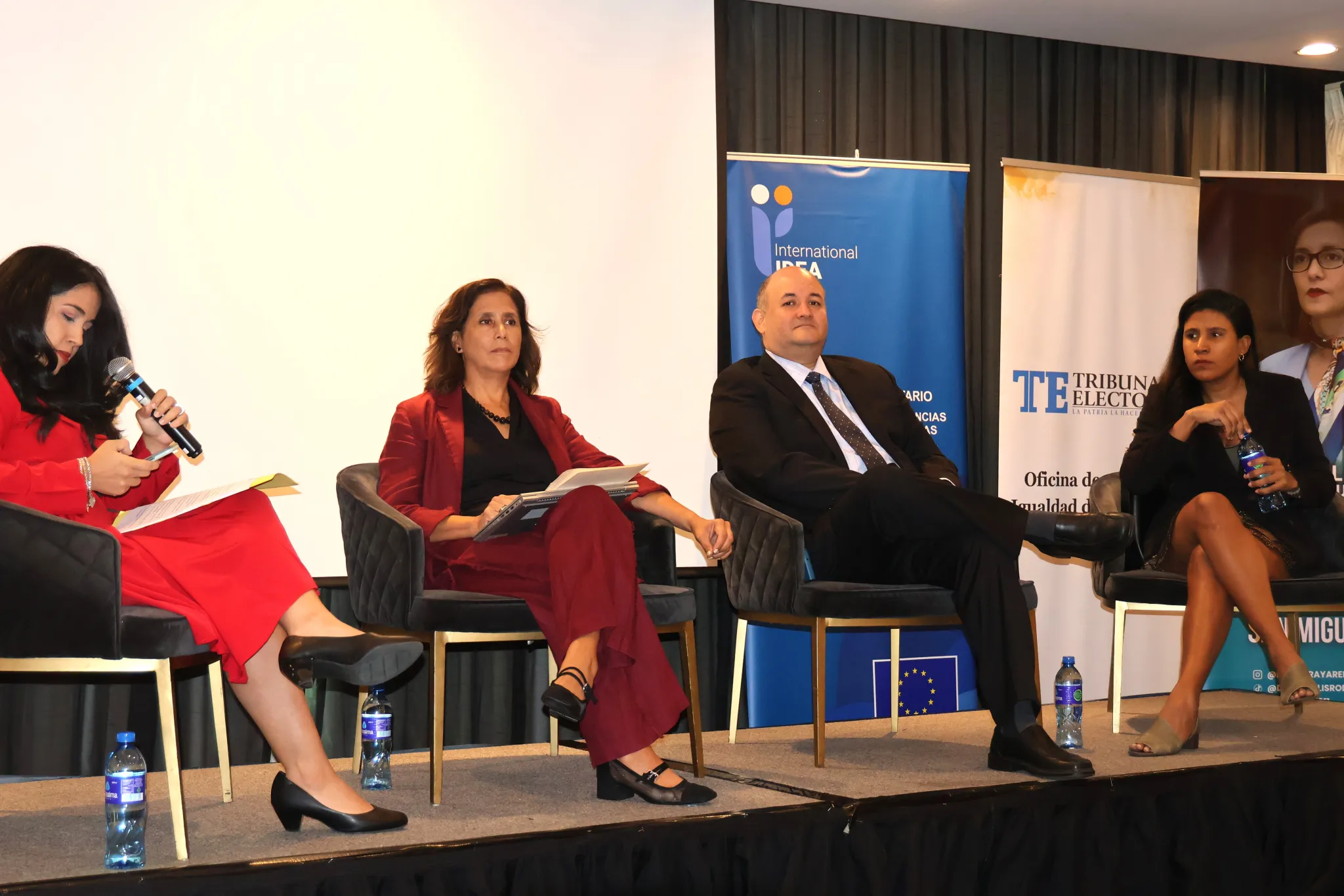 Panelistas: Violencia digital en el ámbito político y electoral