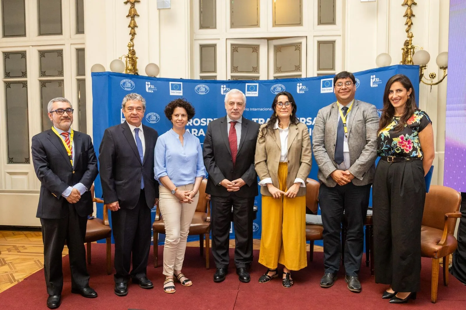 Prosecretario del Senado, Andrés Salas, Senador, Juan Antonio Coloma, Directora del Consejo Chileno de Prospectiva, Paola Aceituno, Secretario del Senado, Raúl Guzmán, Subdirectora de la Oficina Nacional de Prospectiva de España, Marina Diez, Oficial de Programa Chile, Ricardo Mena, Periodista Paloma Ávila.  
