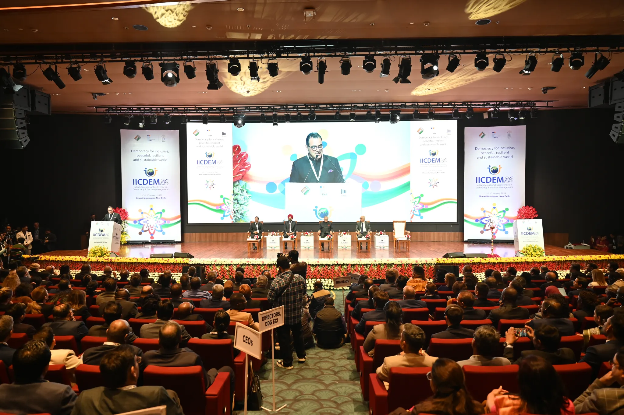 Kevin Casas-Zamora, Secretary-General of International IDEA, during his keynote speech at #IICDEM2026’s inaugural session. 