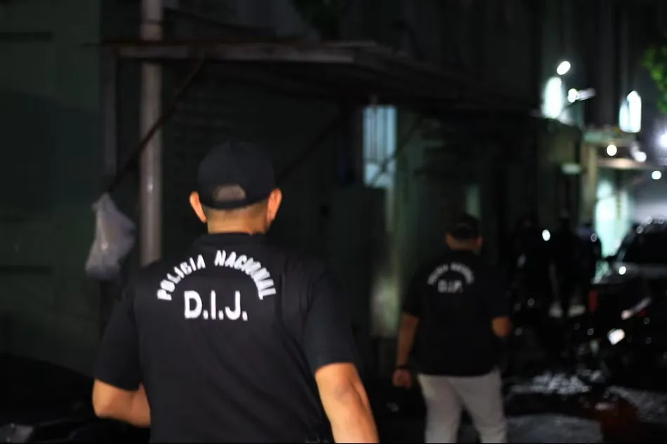 Autoridades policiales realizan diligencias para aprehender supuesto criminal en Colón, Panamá. Crédito de la imagen: La Prensa.